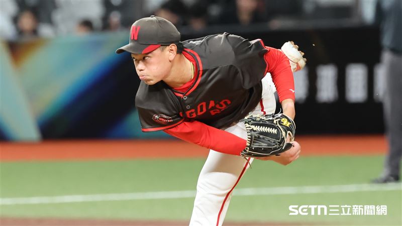 台日棒球國際交流賽，味全龍第5任投手曹祐齊。（圖／記者劉彥池攝影）