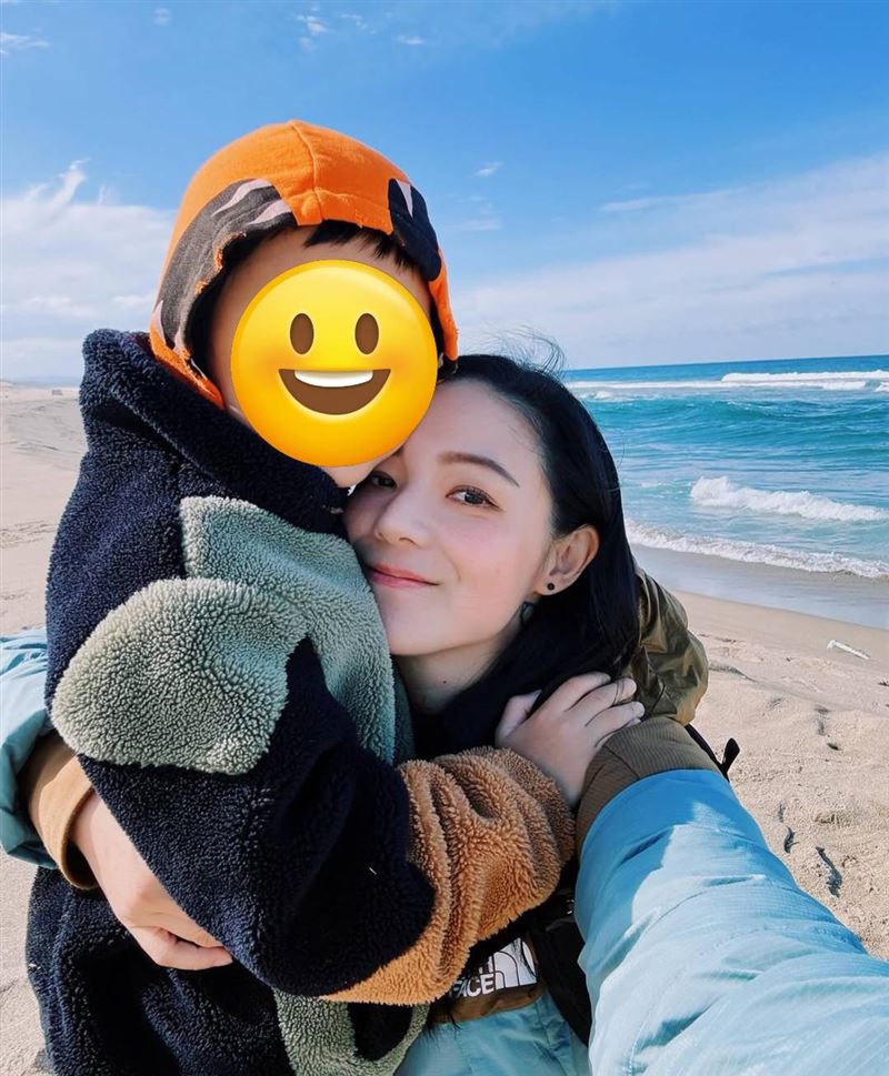 歐陽靖離婚後,獨自養育兒子。(圖/翻攝自IG)