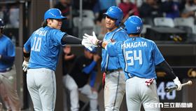 台日棒球國際交流賽，北海道火腿鬥士隊取得大幅領先。（圖／記者劉彥池攝影）