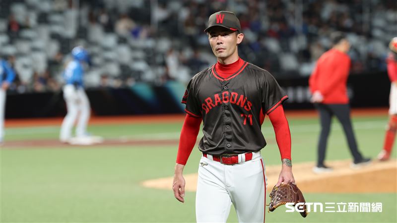 台日棒球國際交流賽，味全龍第6任投手林子昱被換下場。（圖／記者劉彥池攝影）
