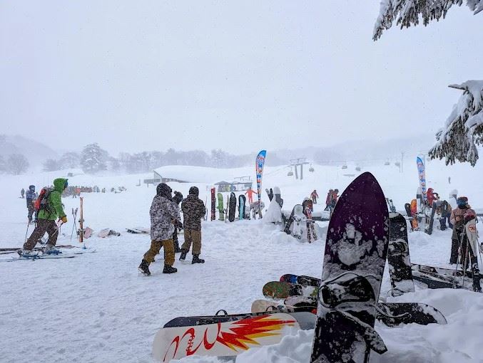 日本斑尾高原滑雪場驚傳雪崩!5遊客遭波及,2台灣人緊急送醫。(圖/翻攝自Google maps)