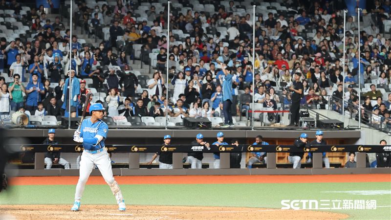 味全龍遭火腿打爆 進場人數寫系列賽新低