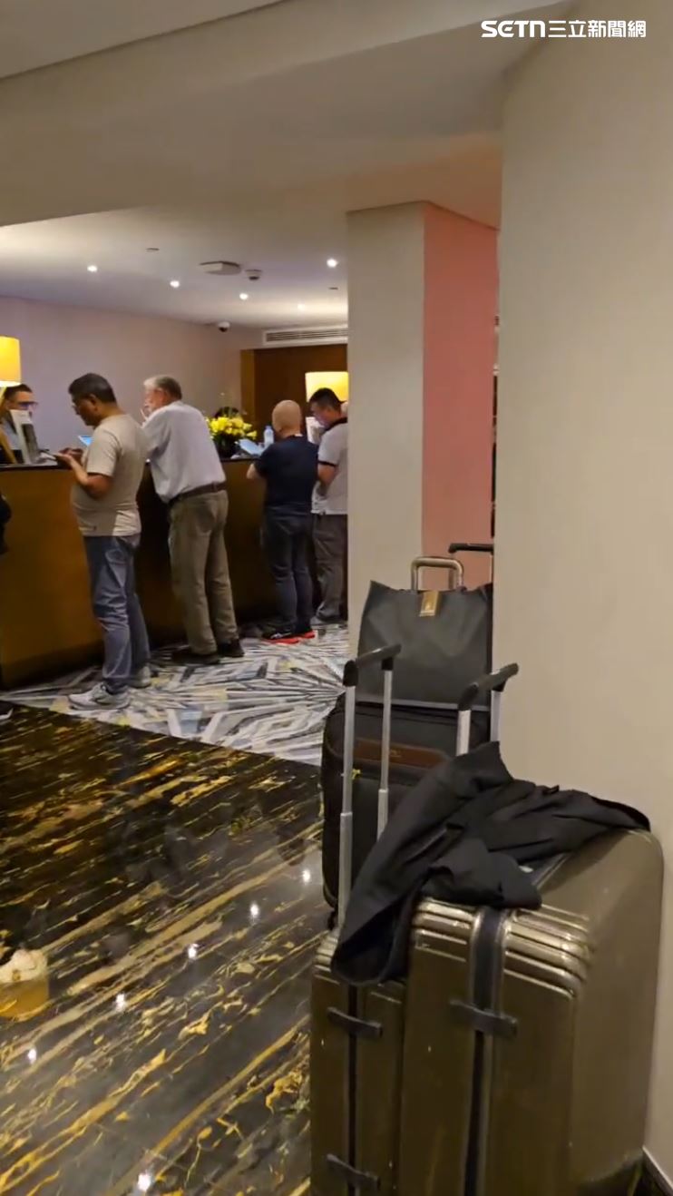 美以聯手突襲伊朗，中東戰火密布，掀起撤僑潮。（圖／康先生提供）