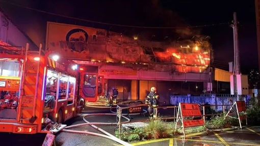 汐止深夜大火！工建路「皇兒小舖」陷火海