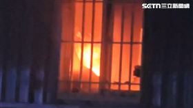 除濕機,露營車,鐵皮工廠,高雄,仁武,果嶺,火警（圖／翻攝畫面）