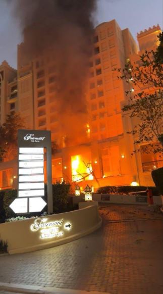 杜拜五星級飯店遭飛彈襲擊釀大火。（圖／翻攝自Ｘ平台@IbrahimJalalYE）