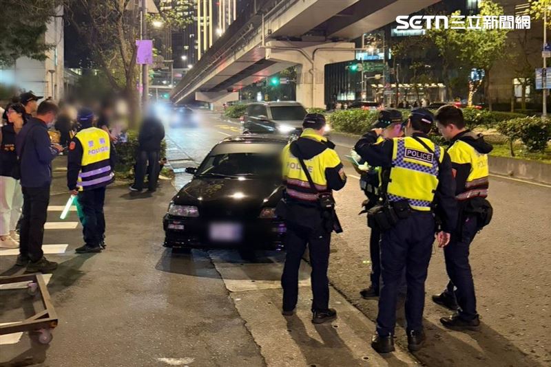 韓哥、王陽明車聚被抗議。(圖/翻攝畫面)