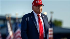 美國總統川普稍早發文表示，伊朗最高領袖哈米尼已死。（圖／翻攝自川普臉書）