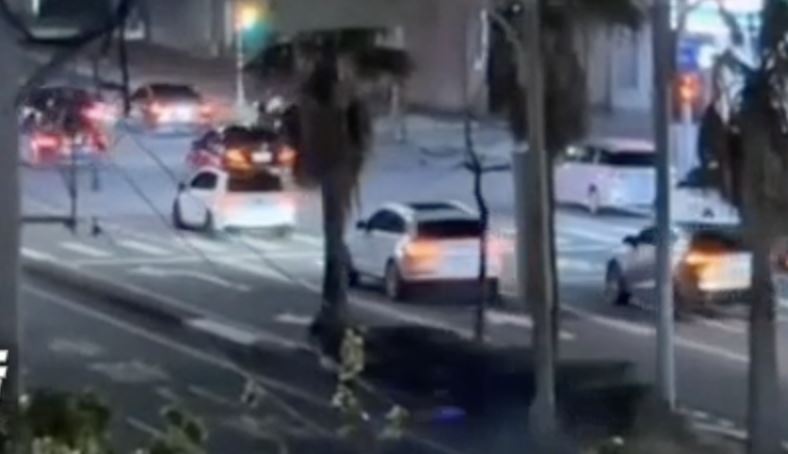 有多部改裝車聚集炸街。（圖／翻攝畫面）