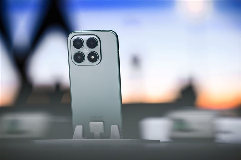 Xiaomi 17機身厚度僅8.06mm、重量僅191g。（圖／小米台灣提供）