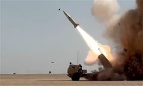 美國中央司令部（U.S. Central Command）公布美軍空襲伊朗的最新畫面。（圖／翻攝自U.S. Central Command臉書）