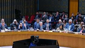 當地時間2月28日，聯合國安理會就中東地區軍事衝突升級舉行緊急會議。圖為中國常駐聯合國代表傅聰在會上發言。（圖／翻攝自中新網）