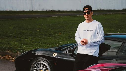 王陽明車聚遭開單！道歉被酸：何時能長大