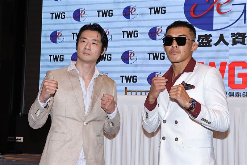 燒打雞（右）與金剛刀將對決。（圖／記者鄭孟晃攝影）