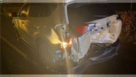 值勤喝到0.63還飆車花蓮警偵查佐酒駕猛撞夫妻車，綠燈起步竟成「奪命瞬間」。（翻攝畫面）