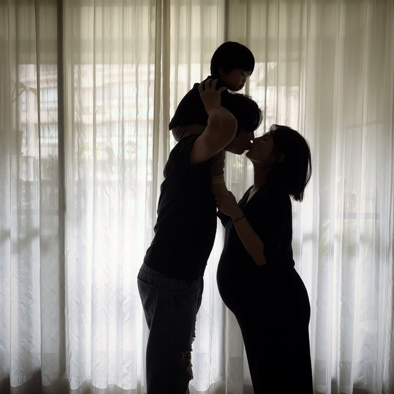 王思涵宣布懷雙胞胎寶寶。(圖/翻攝自臉書)