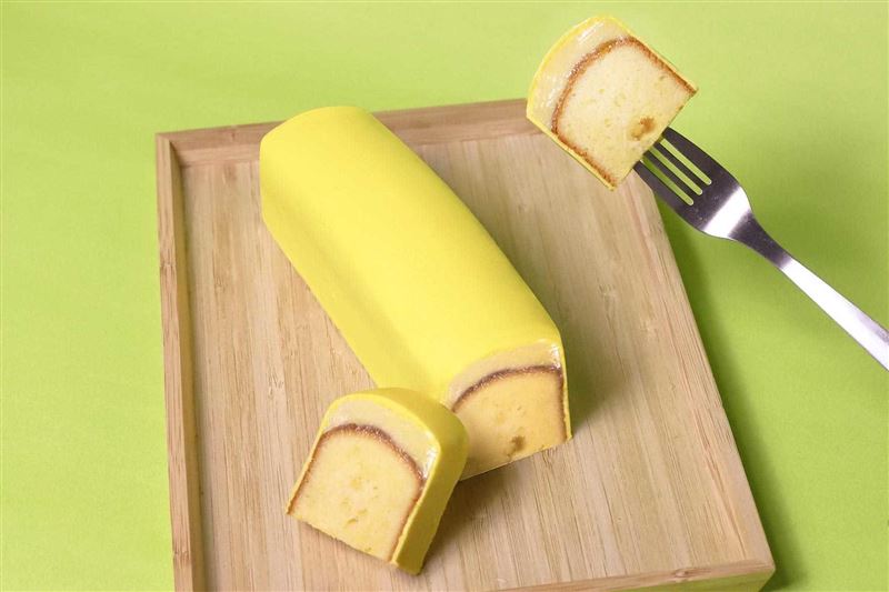 帶有細緻酸甜風味的「島嶼香檸旅人蛋糕」單條售價680元。（圖／品牌業者提供）