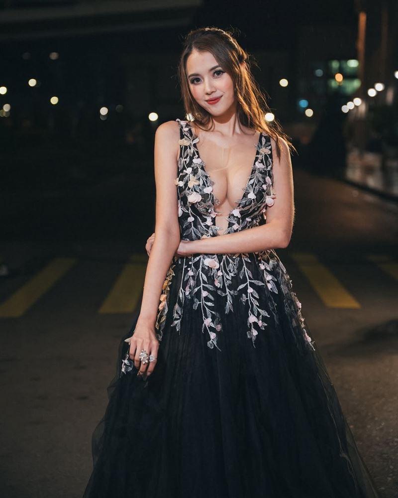 女星鄧凱文被粉絲與媒體封為「香港新波神」。(圖/翻攝自IG @thm__)