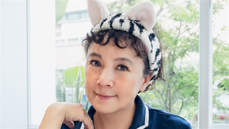 謝麗金出國前一天去打醫美，結果發生糗事。（圖／翻攝自謝麗金臉書）