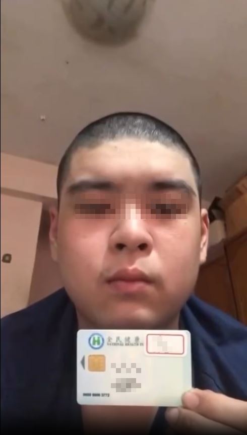 巫男在自家錄製恐嚇影片，並秀出自己的健保卡，遭網友肉搜報警。（圖／翻攝畫面）