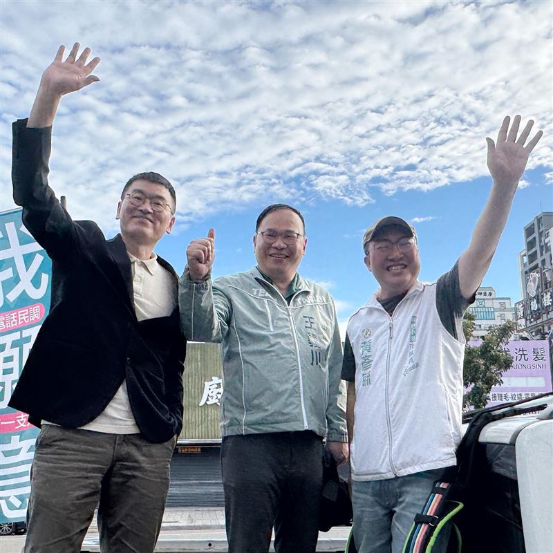 梁文傑、王義川掃街，力挺黃彥毓。（圖／翻攝自黃彥毓臉書）