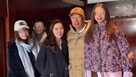 曾馨瑩和郭台銘去年底帶3名子女去日本滑雪度假。（翻攝曾馨瑩IG）