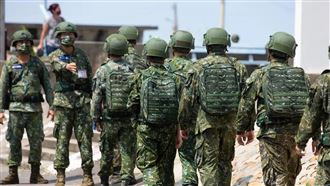 女軍官偷吃同袍　辯以為離婚遭軍車打臉