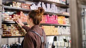 一名住在德國的女網友批評，台灣物價貴了2至3倍，引起網友論戰，但有人提到，德國超市真的比較便宜，圖為示意圖。（翻攝Pexels圖庫）