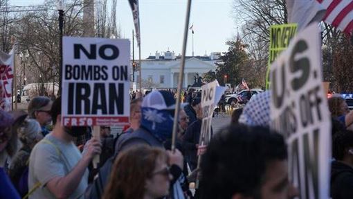美國多地怒吼反戰　白宮外湧抗議人潮