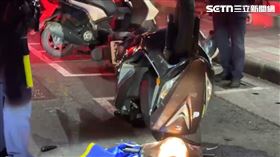 高雄,高雄市,鳳山區,機車,警方,男子,停車格,龍頭,騎士,身體,酒測,車禍。（圖／翻攝畫面）