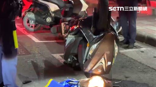 酒駕自撞「騰空轉2圈」倒立…人噴飛送醫