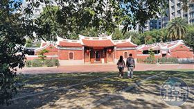 結合閩南式的庭園、呈現先民樣態的臺灣民俗文物館展覽區，如今假日成了商業賣場。