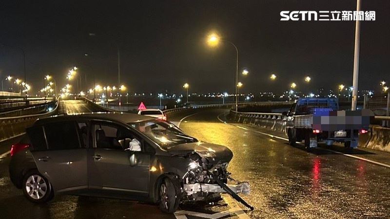 新/台68自撞!他噴飛車外 頭破斷腿OHCA