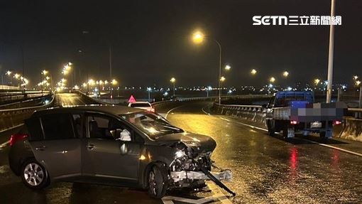 新／台68自撞！他噴飛車外　頭破斷腿OHCA