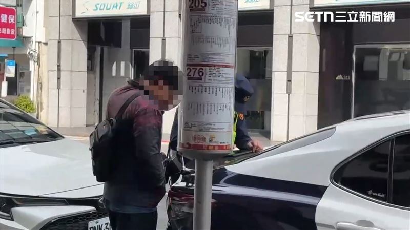 疑似死者兒子崩潰痛哭。（圖／翻攝畫面）