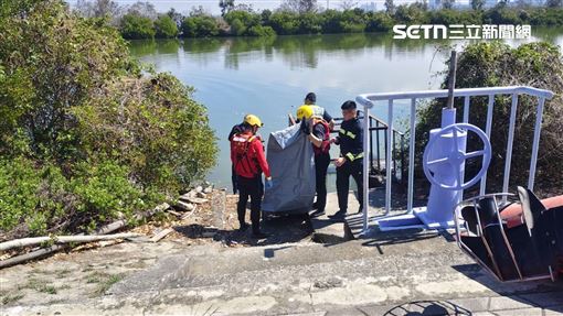 嘉南大圳浮屍身分不明　「全黑」特徵曝光