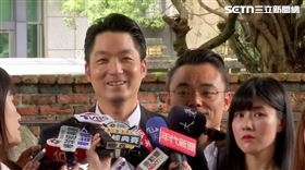 蔣萬安笑回記者，「我感覺到你們看我的眼神非常炙熱，但都不全然是為了我！」（圖／翻攝畫面）