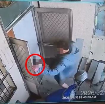 彰化平頭男持鐵鎚、長刀強闖鄰居家門，畫面曝光引發居民恐慌。（圖／翻攝自員林人俱樂部臉書）