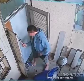 彰化平頭男持鐵鎚、長刀強闖鄰居家門，畫面曝光引發居民恐慌。（圖／翻攝自員林人俱樂部臉書）