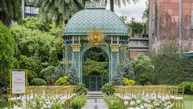 維多麗亞酒店歐式花園可以辦理證證婚儀式、戶外捧花、雞尾酒會等多元活動，增加宴會與派對的活潑度。（圖／飯店旅宿業者提供）