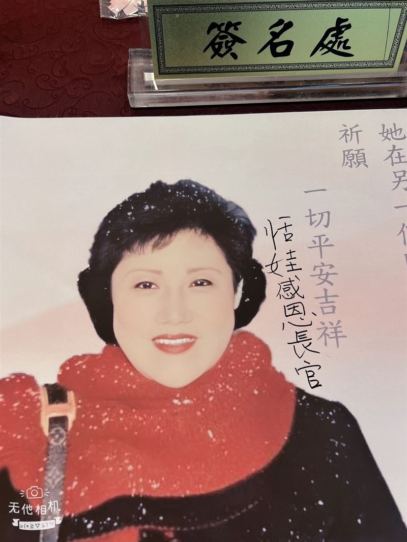 恬娃送別夏琍琍。（圖／恬娃提供）