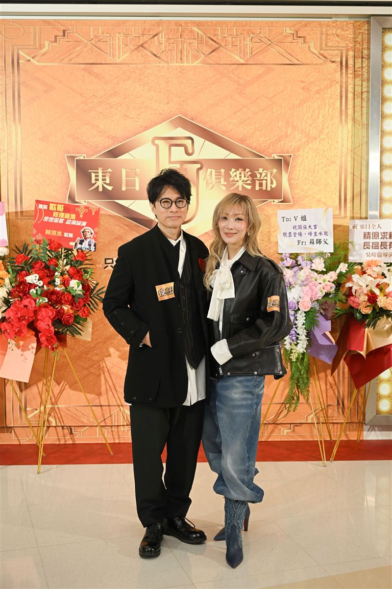 《夜王》由黃子華（左）和鄭秀文主演。（圖／華映娛樂提供）