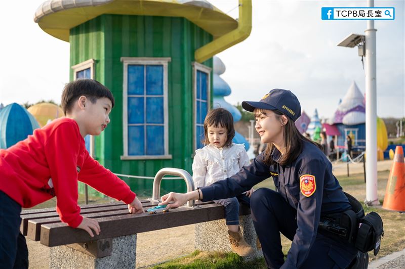 女警甜美笑容引發關注，網友敲碗求IG，討論度超高。（圖／翻攝自臺中TCPB波麗士臉書）
