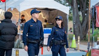 台中燈會「甜美女警」引熱議！真實身分曝