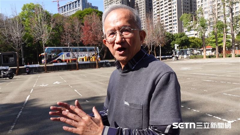 林財丁教授說，歷經喪子之痛的柯媽媽曾多次致電給他，分享自己夢到兒子柯重宇的經過，幾次下來後，他覺得不能再讓傷痛的黑洞繼續吞噬柯媽媽，便向她分享了美國「媽媽反酒駕組織（Mothers MADD；Against Drunk Driving）」的故事，鼓勵她成立組織、接著嘗試走上街頭推動立法。林教授說，其實自己最大的用意是想幫助柯媽媽走出傷痛，還有希望透過這件事讓更多人一起重視交通問題等。（圖／記者張雅筑攝）