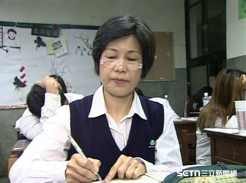 當年的柯媽媽不僅經歷喪子之痛，在推動立法過程更飽受冷言冷語，甚至有立委嘲諷要她「絕食死一死」。面對傲慢與羞辱，這位平凡母親沒被擊垮，反而激發出鋼鐵意志，忍下委屈將斷腸淚化為修法動力，最後成功在1996年換來全民的保障。（圖／資料照）