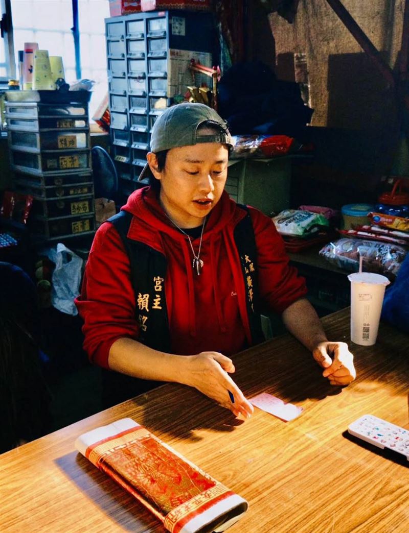 廣澤宮宮主賴銘偉曾在《超級星光大道》奪下冠軍。(圖/翻攝自臉書)