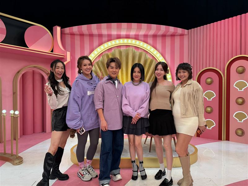 蔡允潔(左起)、劉雨柔、陳孟賢、苗可麗、張愛雅、黃沐妍上節目