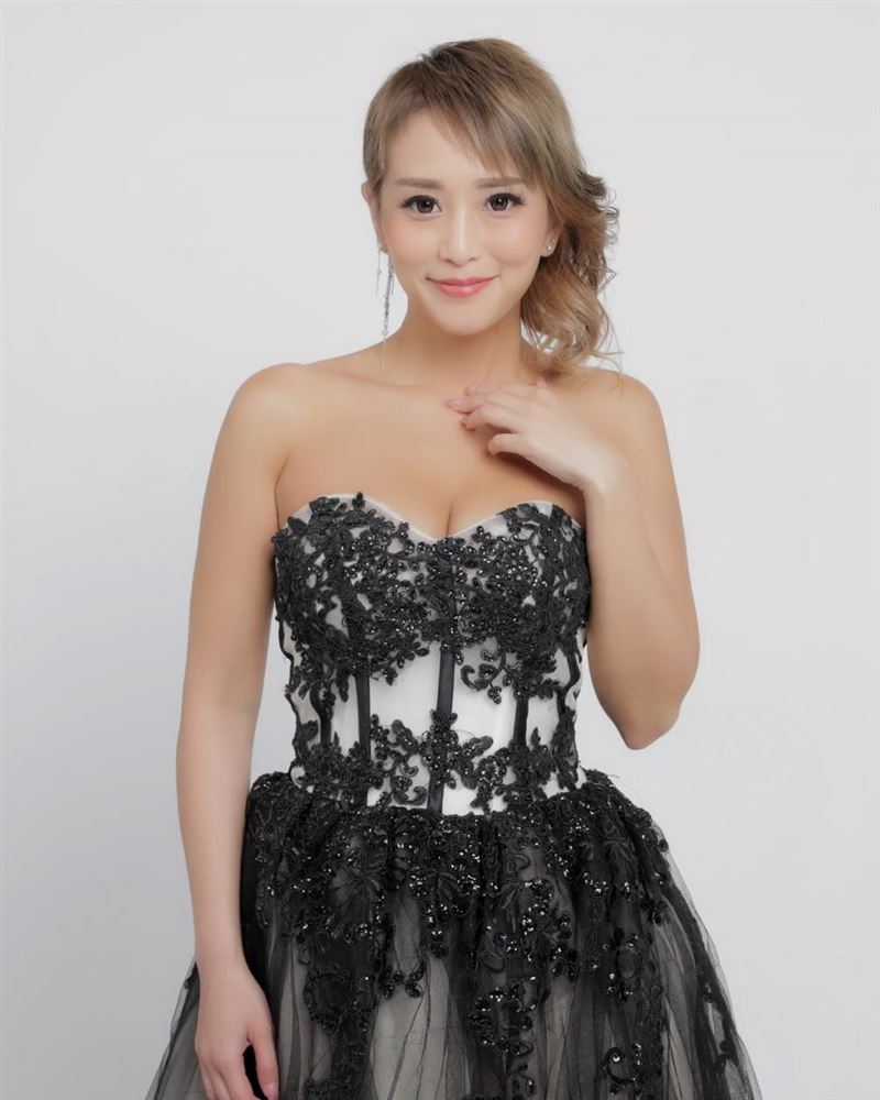 現年47歲的林雅詩在1997年參加港姐出道。(圖/翻攝自IG @gracebarbie)