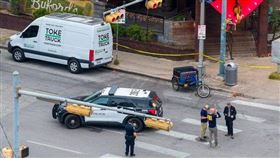 聯邦調查局前助理局長史威克示警，由伊朗撐腰的黎巴嫩真主黨與哈瑪斯等組織，早在1980年代起就已滲透美國，若這些潛伏小組要在美國境內採取暴力行動，「現在就是時候了」。圖為FBI正在調查德州奧斯汀槍擊案。（圖／翻攝自X平台The Province帳號）